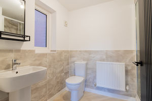 Ensuite shower room- click for photo gallery